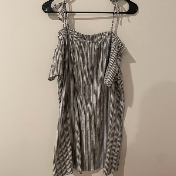 Cozy Casual Dress-Off the shoulder with tie strings - Picture 1 of 2